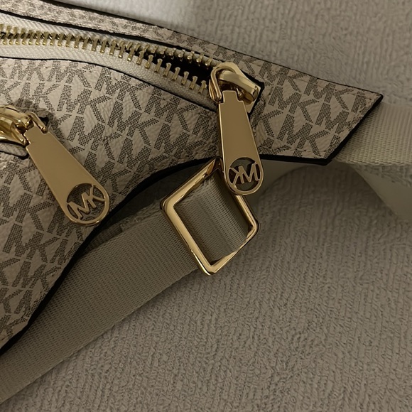 Michael kors new without tags 🏷️ - Picture 7 of 7